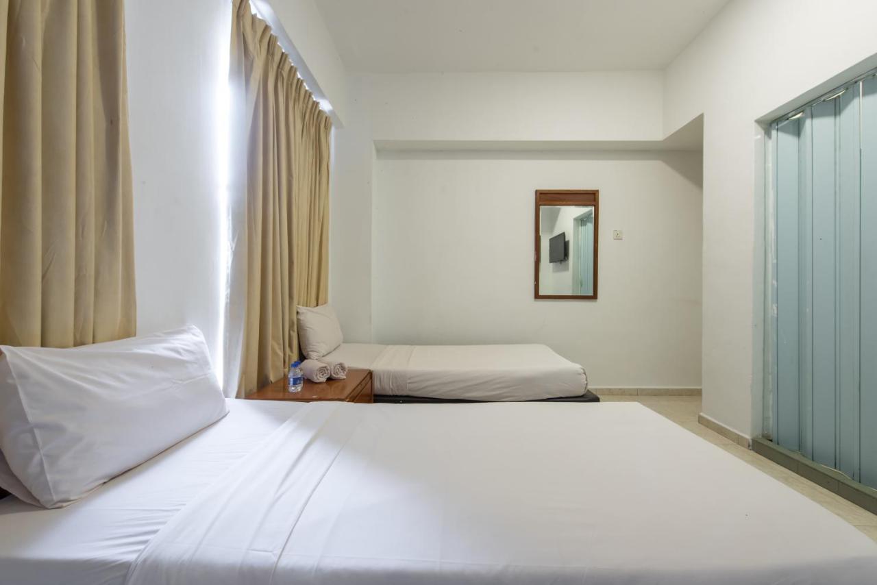 Hollitel Hotel Malacca Extérieur photo