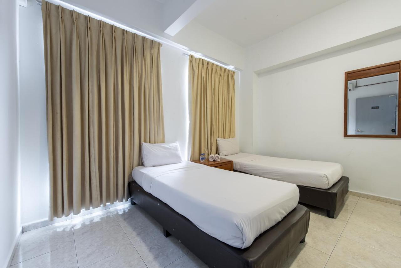 Hollitel Hotel Malacca Extérieur photo