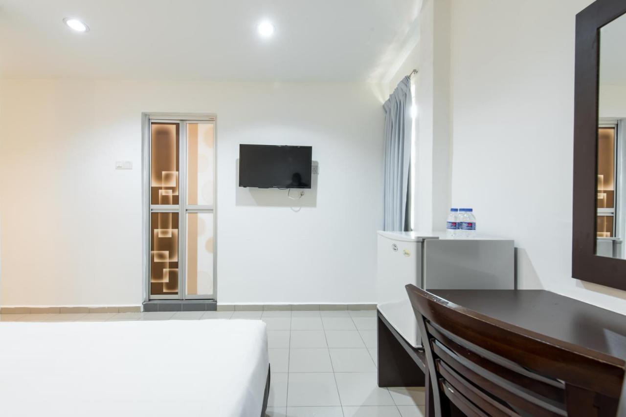 Hollitel Hotel Malacca Extérieur photo