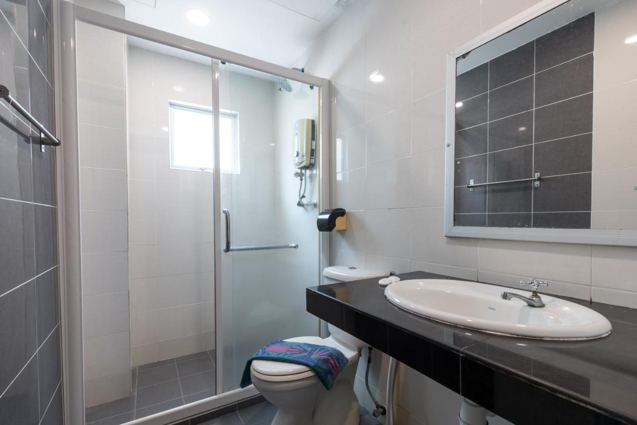 Hollitel Hotel Malacca Extérieur photo